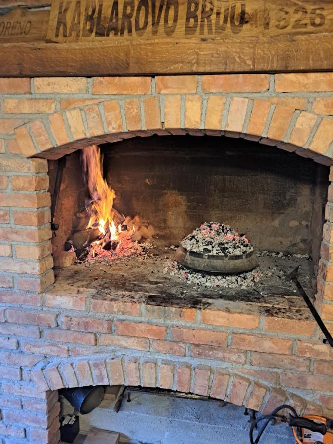 Maison d'hôtes Ruralna Kuca Za Odmor Kablarovo Brdo à Krnjak Extérieur photo