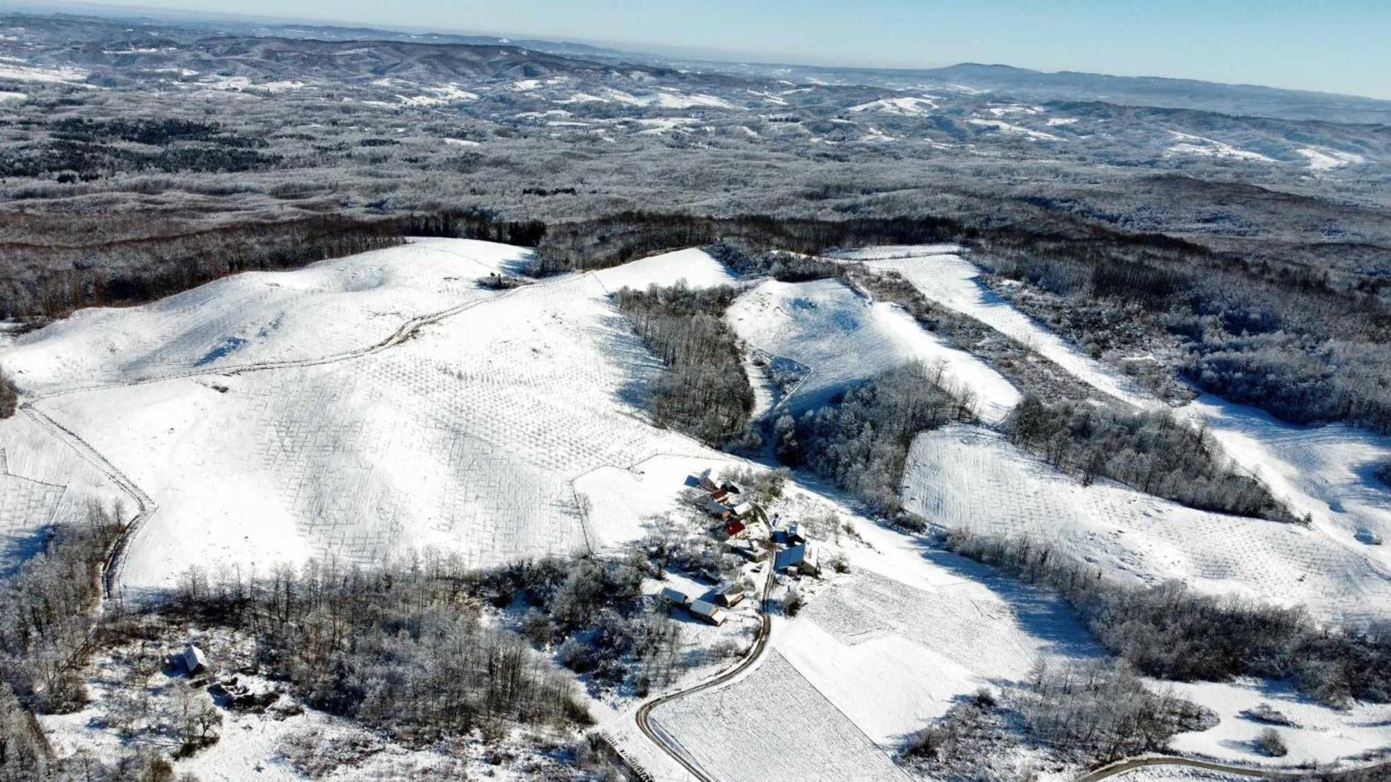 Maison d'hôtes Ruralna Kuca Za Odmor Kablarovo Brdo à Krnjak Extérieur photo